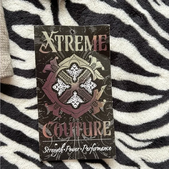 NWT Xtreme Couture Men's Small Tan Crew Neck Thermal With Skulls - Picture 7 of 8